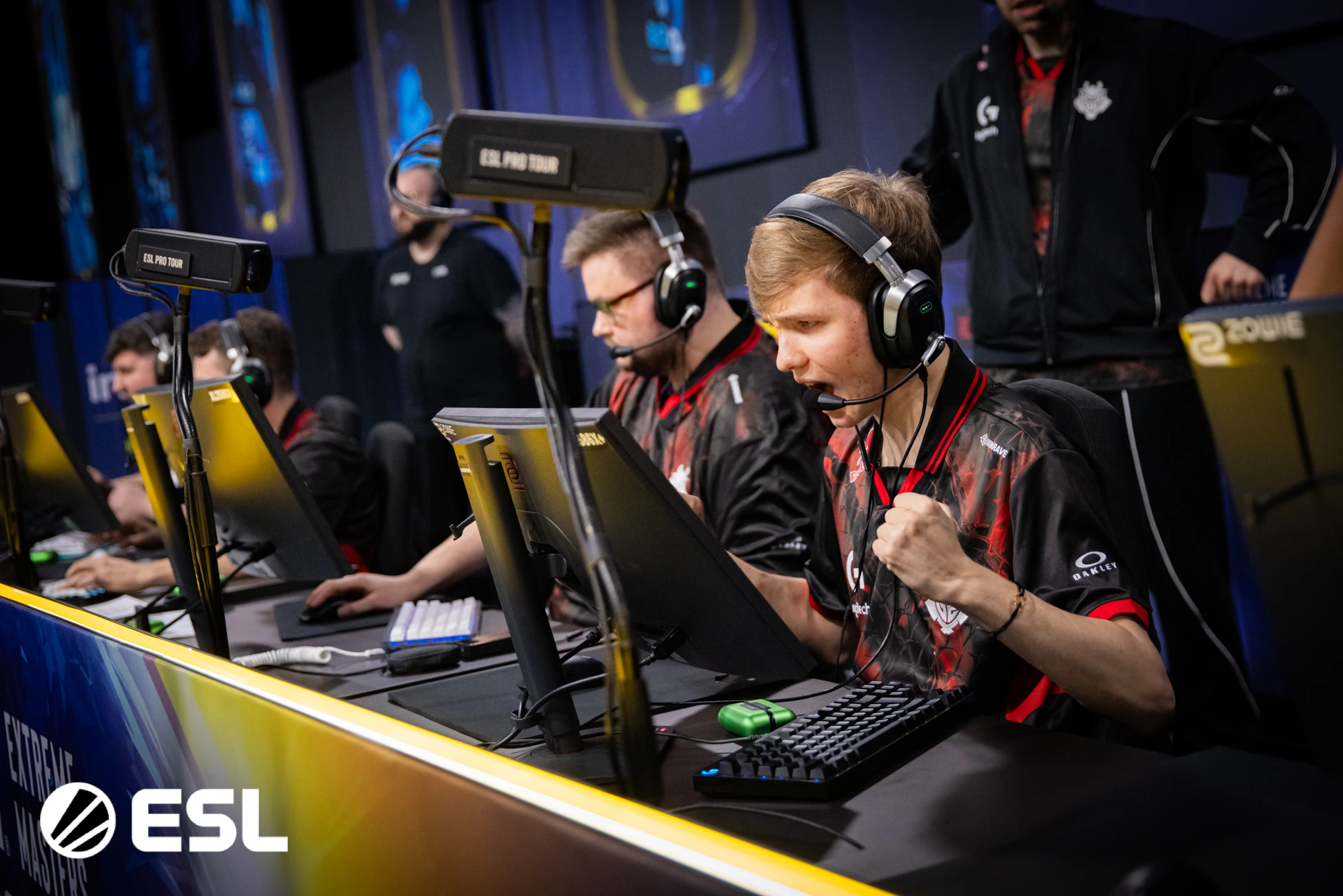 G2は、IEM Katowice 2025からファルコンを排除します