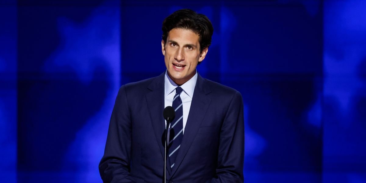 「彼はそれを失った」：「変人」ジャック・シュロスバーグは、バルドーニの防衛に関する風刺的なコメントが含まれている後に叩きましたボストン虐殺のリファレンス