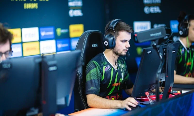 Mistuaは無料の代理店を発表します