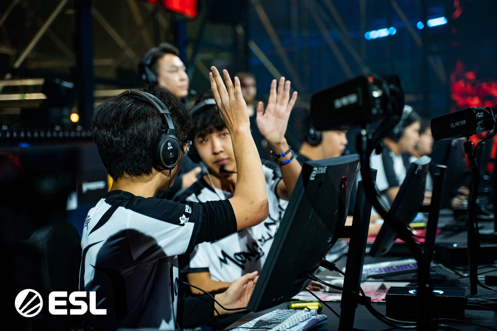 モンゴルツは、IEM Katowice 2025準々決勝で永遠の火を打ち負かします