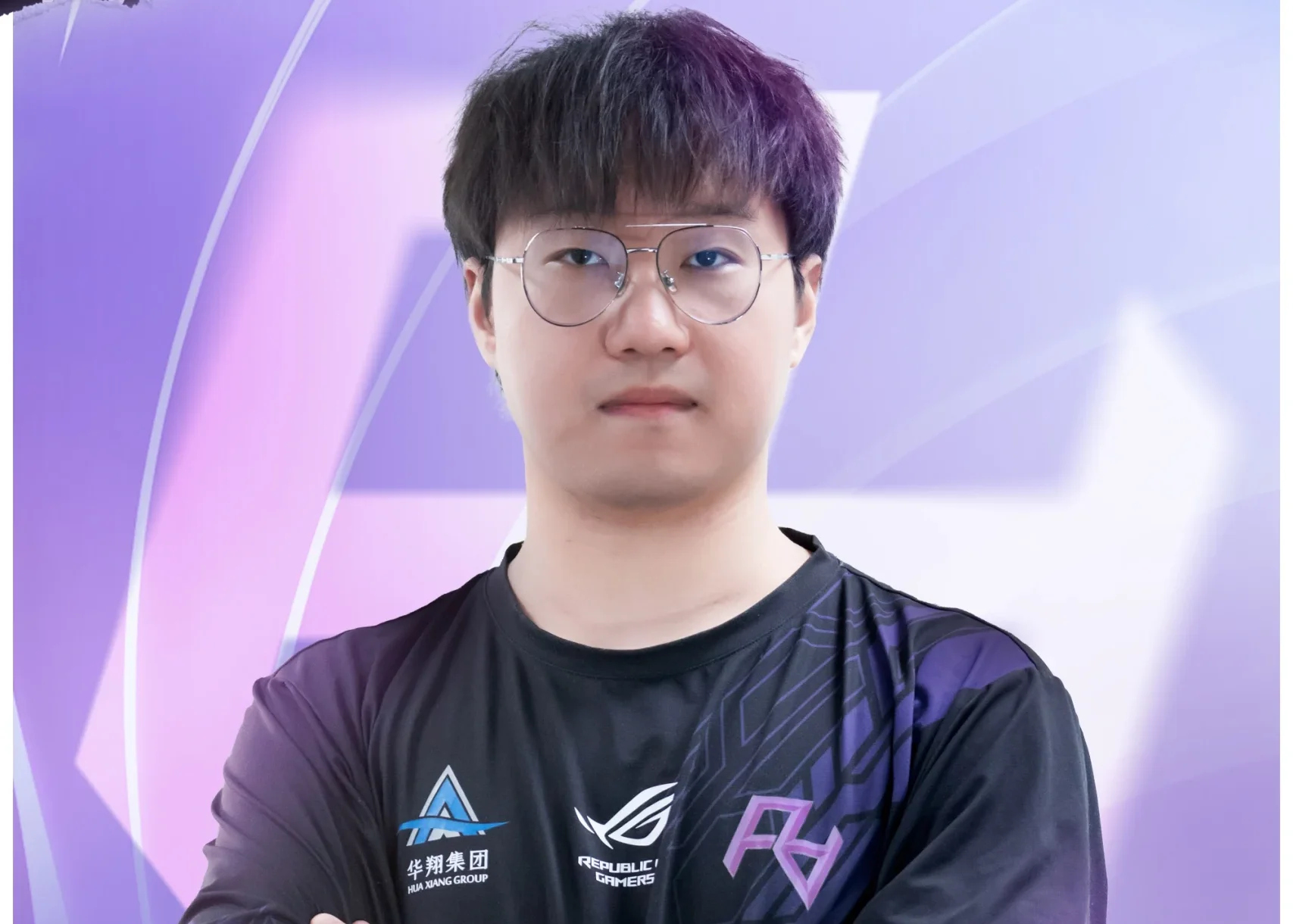 レア原子は、元プロサーモンをアナリストとして追加します