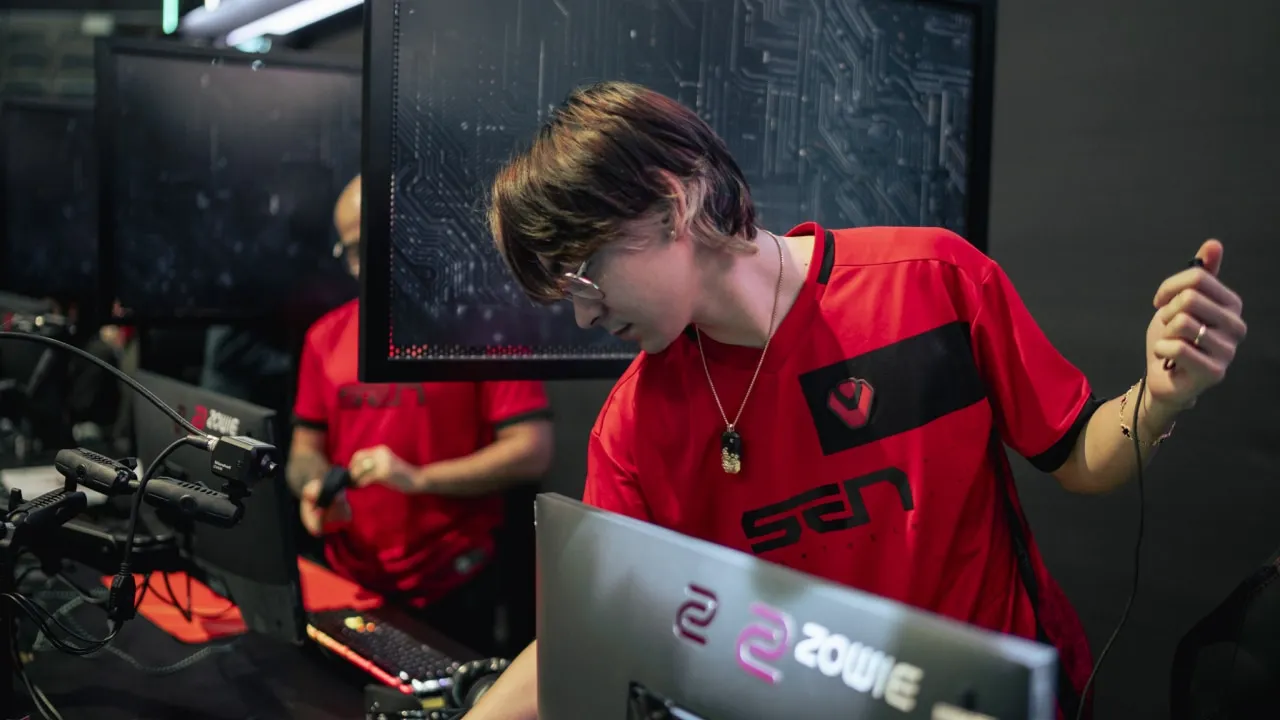 Tenzは、Valorant vs. Counter Strikeについての意見を共有しています