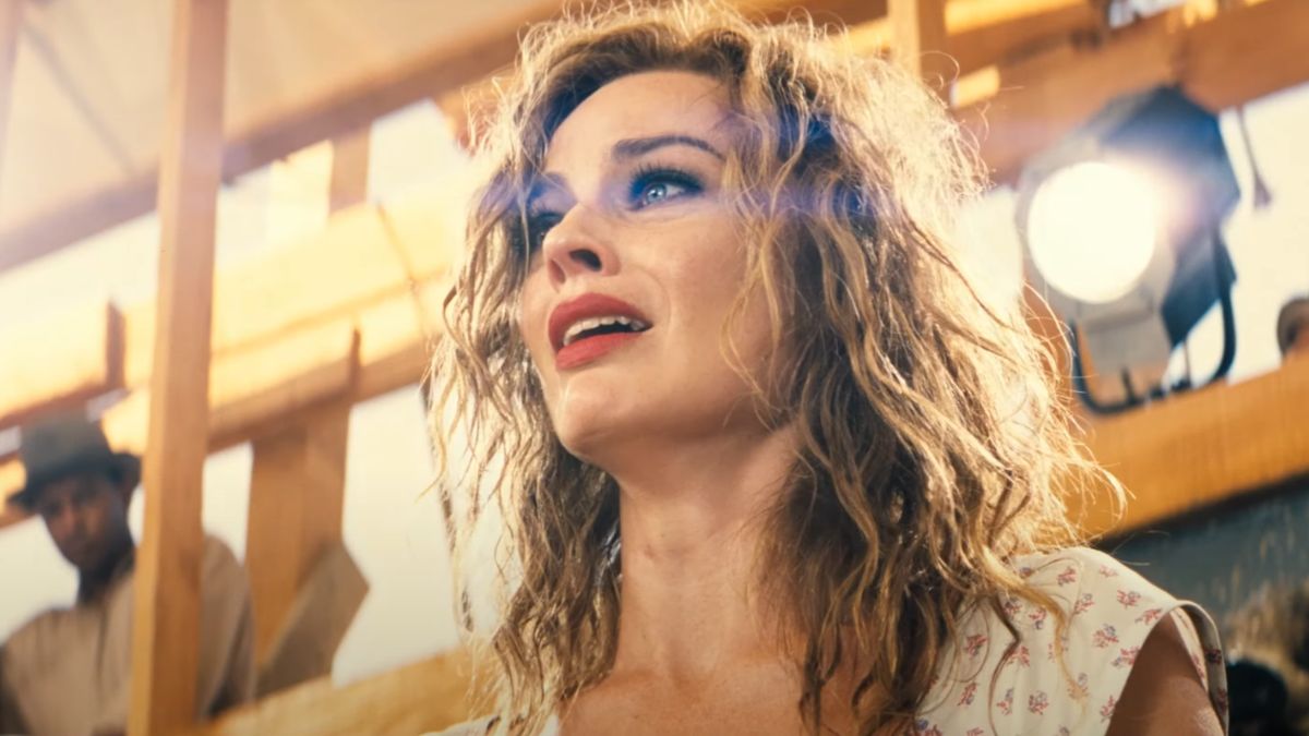 「偽物、表面的な、キッチュ」：彼女の最も物議を醸す映画のマーゴット・ロビーの情熱的な防御は、即座に平手打ちをします