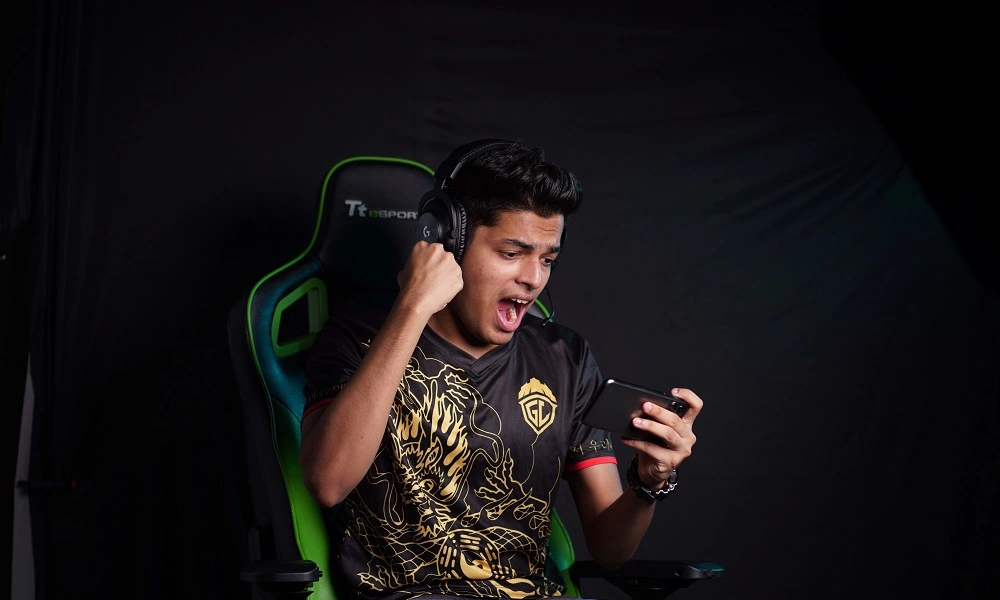 ジョナサンは誰ですか？ eスポーツスターのジョナサン・アマラルを見てください