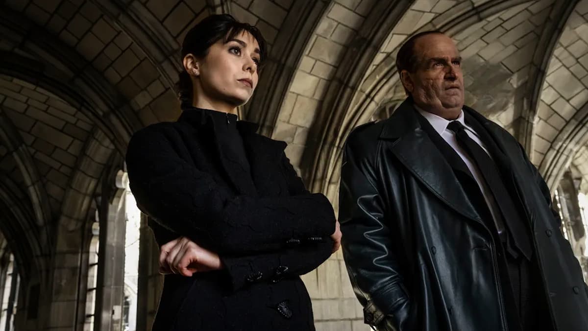 ペンギン:なぜオズはソフィアに彼のお母さんが亡くなったのですか?