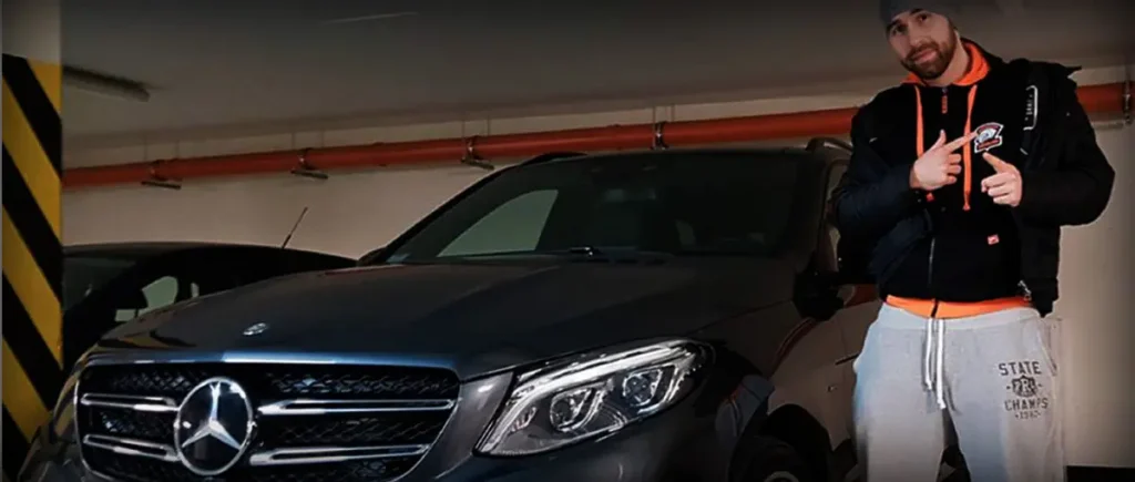 Pashabicepsは、おめでとうのツイートでメルセデスの論争を引き起こします