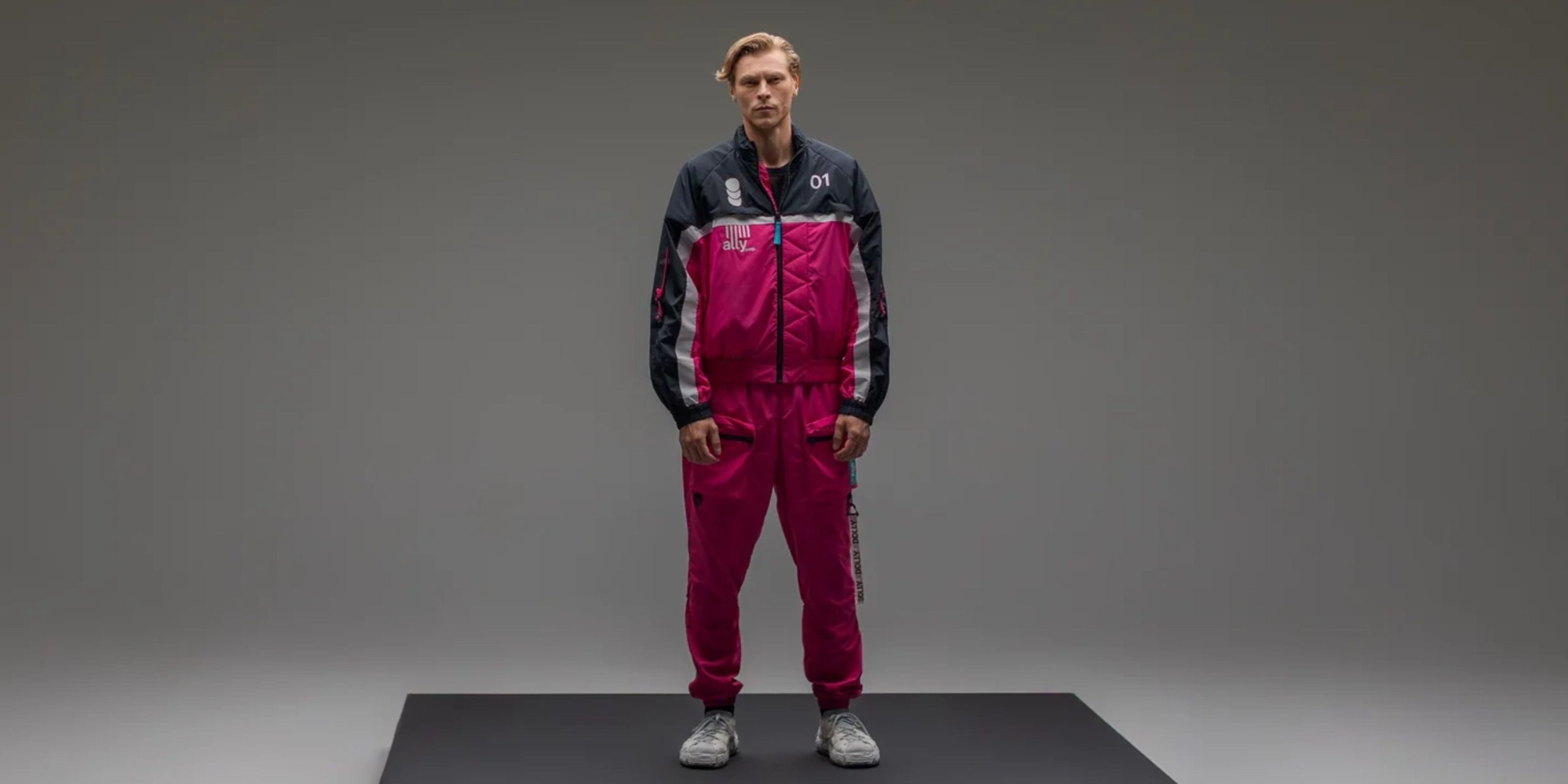 あなたは今、The AltersからJanのように服を着ることができますが、そうするのに1,000ドルかかります