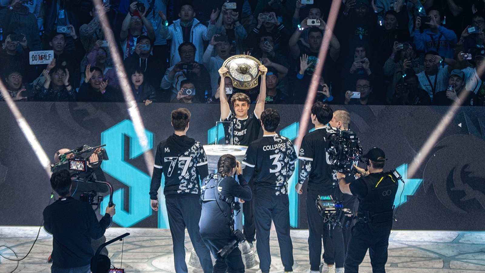 チームスピリットは、EWC DOTA 2を支配した後、TI14で歴史を繰り返すことができます