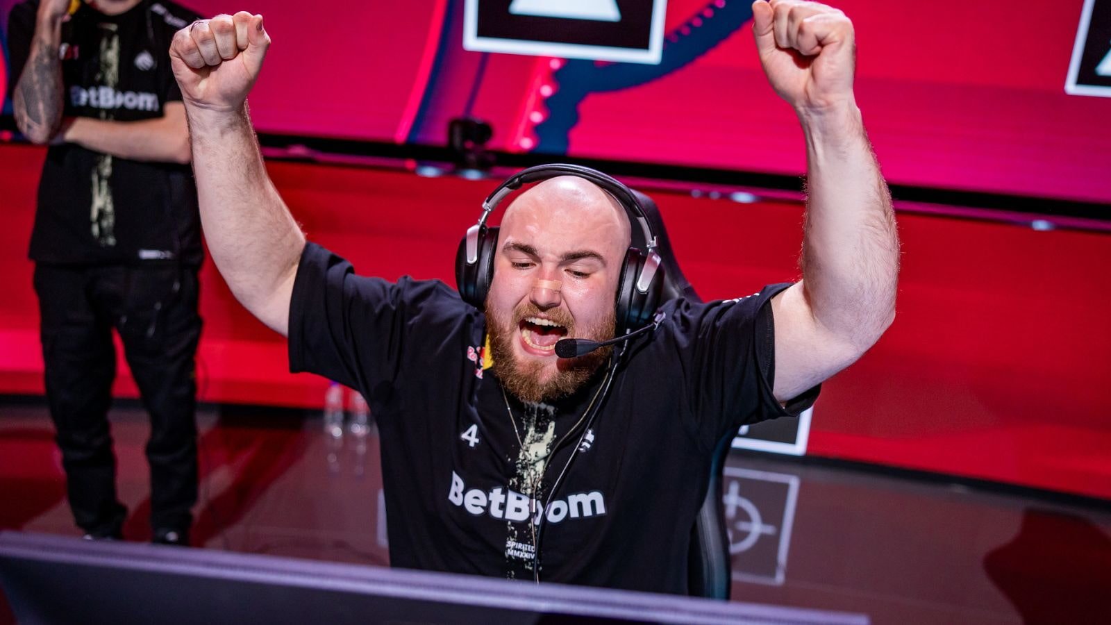 チームスピリットチョッパーがEWC CS2を撮影して、「雇われた」ファルコンファン