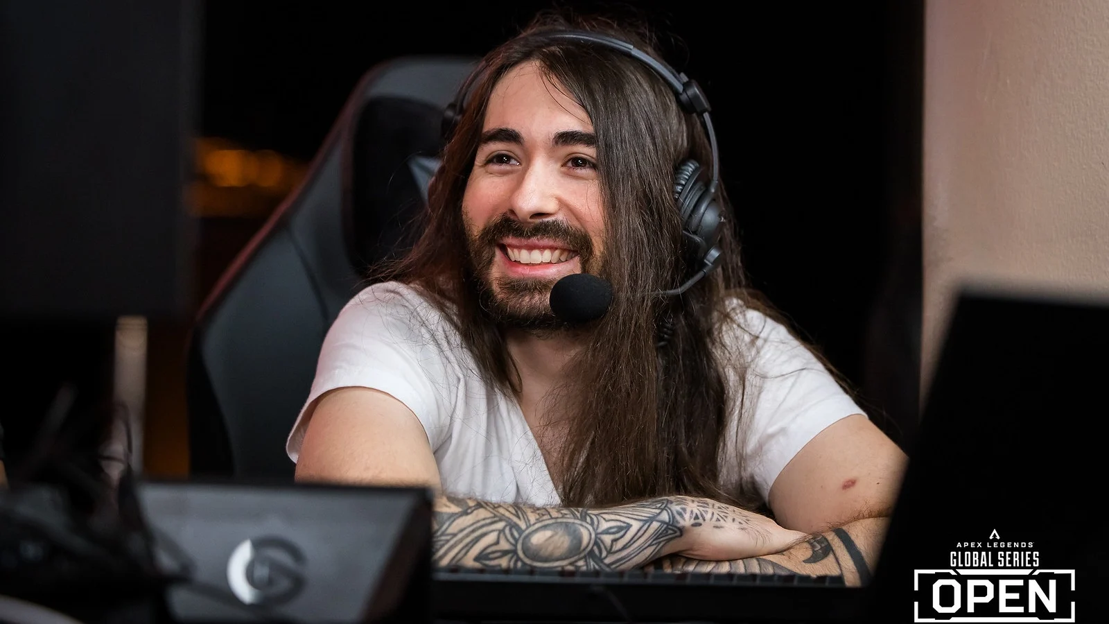 MoistCr1TiKaL は寄付を止めた理由を説明します