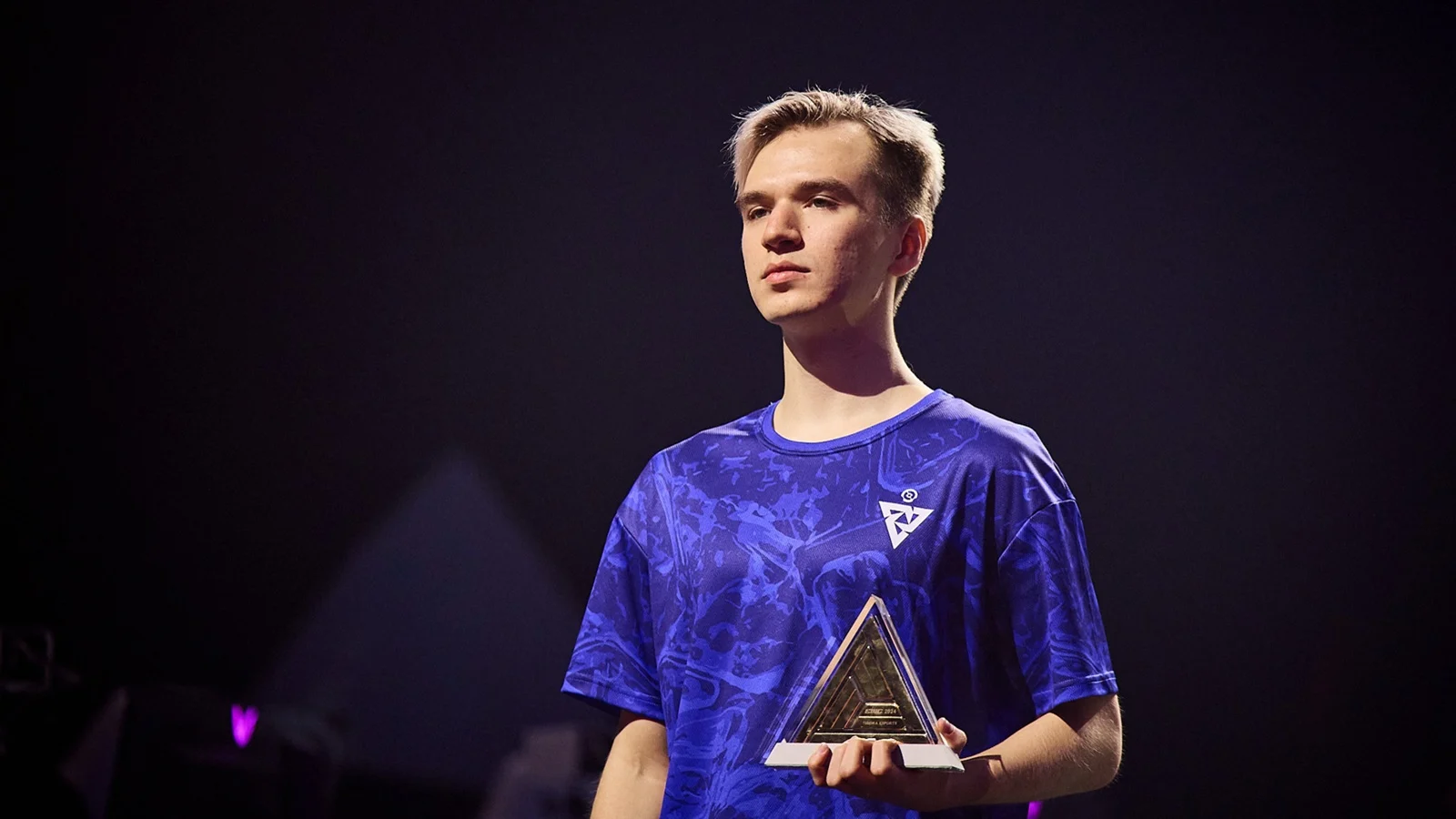 Dota 2スターがベンチ入りから数日後にタンドラに戻る